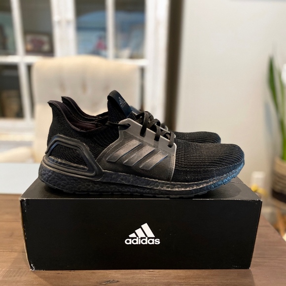 ultraboost 19 triple black